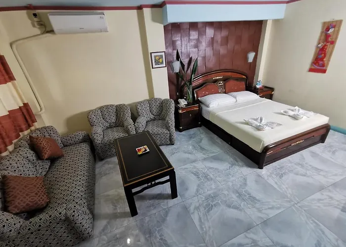Hilltop Hotel 2*