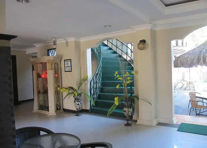 Hilltop Hotel 2*