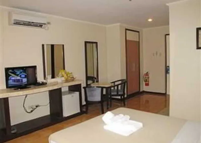 Hilltop Hotel 2*
